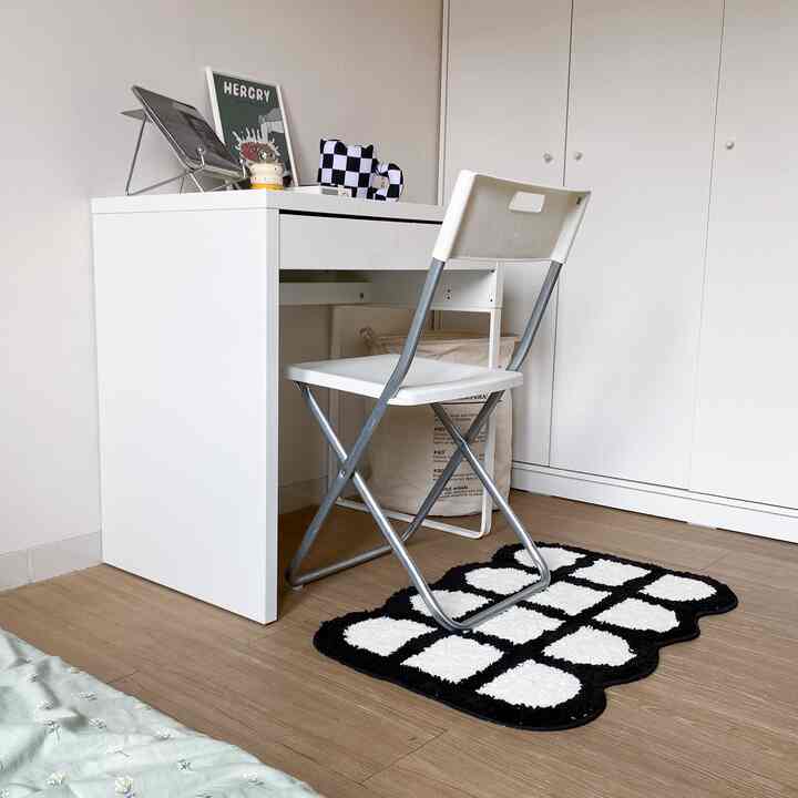 Untuk mendekor kamar ini aku pakai barang dekorasi yang cute dan simple tapi bisa dibilang semuanya punya fungsi dan manfaat😊🫶🏻

Aku pilih barang barang ini karena cocok dengan tema kamar ini ~ simple minimalis ^korean vibes..

Sebaian aku beli barang barang dekorasi di marketplace dan untuk furniture aku beli di Ikea.

Untuk budget nya sebetulnya gak terlalu mahal, karena kamar ini juga ukuran nya kecil.. jadi memang tidak cocok kalau di isi dengan banyak dekorasi.

Jadi kalau hanya untuk dekorasi saja, budget nya sekitar 500-1juta saja.

#decorativeitems #homestyling #roomstyling #homedecor #roomdecor #greynaehaus #kamarkoreanvibes #koreanvibes 
