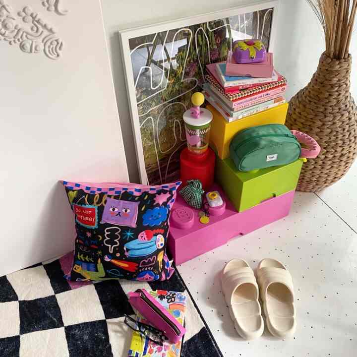 One of my favorite place at my house! 
Selain kerja di kamar, aku punya sisi yang selalu aku pakai untuk bersantai dengan kucingku💖 #aestheticroom #cornercolors #lego #beautifullmess