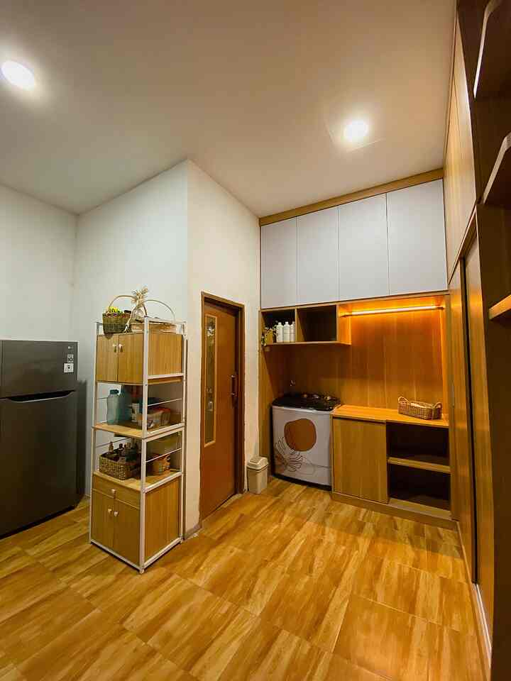 Laundry room sekaligus lemari pakaian yang berada di samping dapur dan kamar mandi dirumah @thelakibini.house
#laundryroom#lemaripakaian#
#lgindonesia
#storageroom
#homesweethome
#idedekorasilaundryroom
#laundryarea 