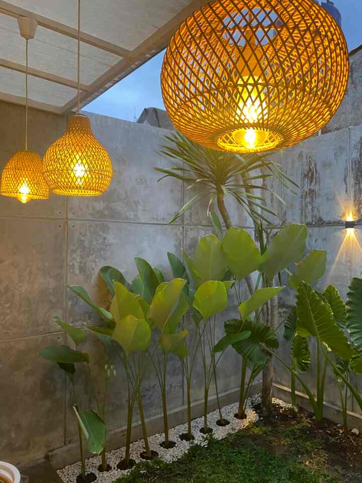 Senja di teras belakang rumah. Sudut favorit dirumah untuk menghabiskan waktu sore bersama yang terkasih. Kiwww 😜

#tamantropis #terasrumah #terasindustrial #terasmungil #rumahminimalis #rumahindustrial #senjadirumah