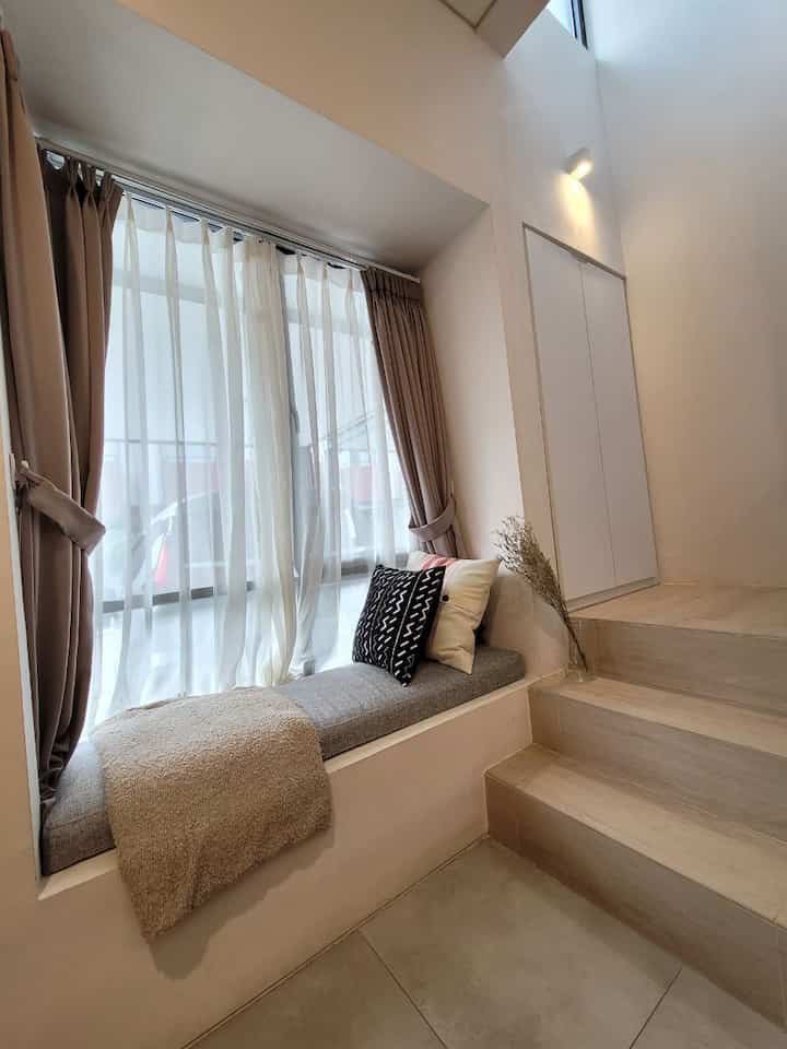 Reading nook~

#tinyhouse #japandi #rumahmungil #rumahsiwa #rumahcluster #tinyliving 