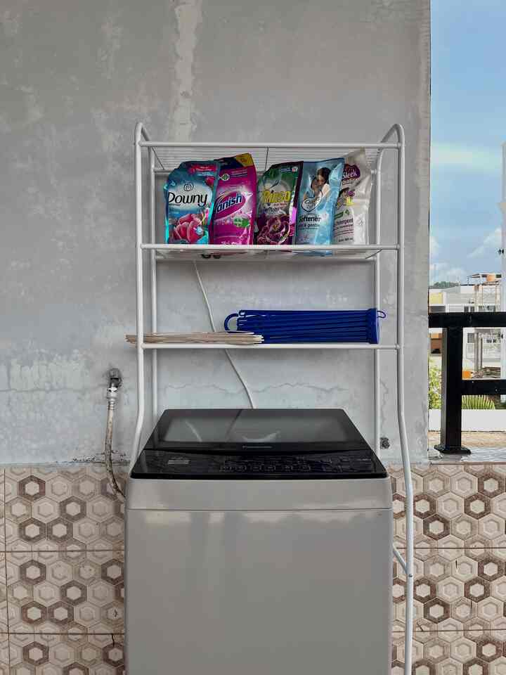 laundry space yang masih seksiii. ketauan bgt baru pindahannya😆

#laundryspace #laundryroom #washingmacine #balcony