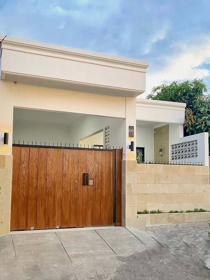 Modern house entrance facade featuring white and wood tones with a clean and elegant atmosphere