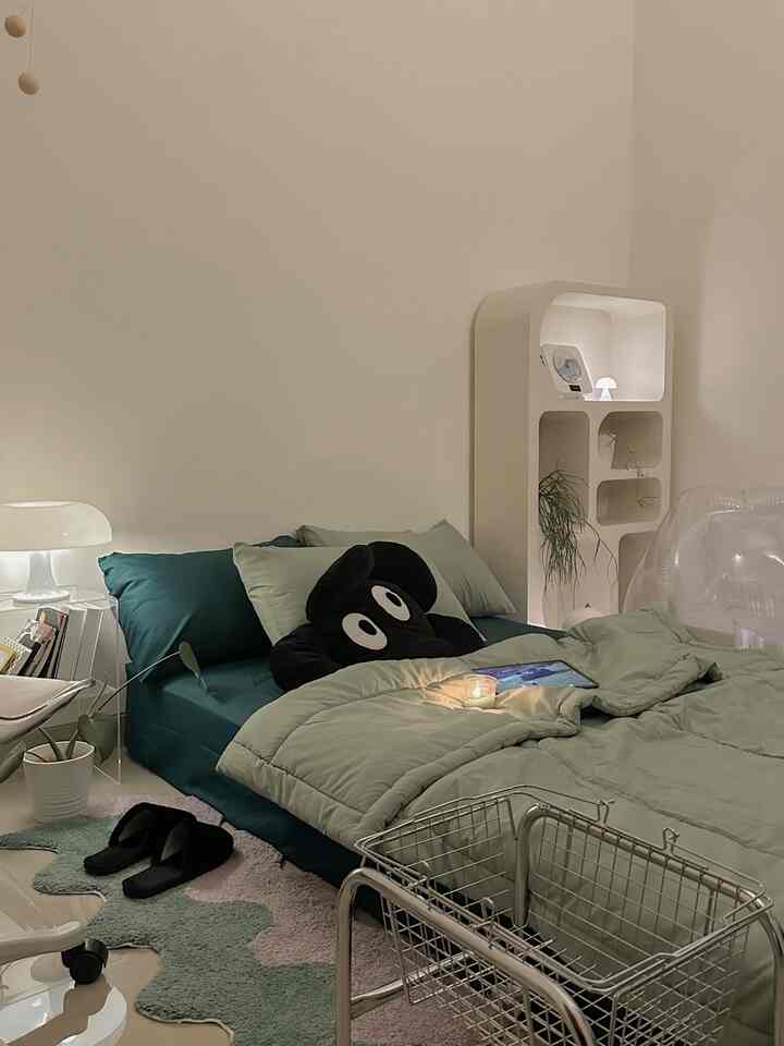 [Night Vibes]

Saat malam hari biasanya aku me time dengan nyalain lilin sambil putar instrumen musik favoritku ~

#Nightvibe #LightingIdeas #Lightinginspiration #bedroominspo #aestheticroom

