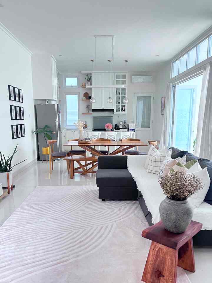 Soul of our home - Living Room___

Kalau kita perhatikan sekarang ini banyak banget rumah dengan konsep Open Plan untuk memaksimalkan ukuran rumah yg tidak terlalu besar supaya tetap berkesan lapang/ lega.

Untuk di Casaluna, kelebihan yg kita rasakan selain lebih leluasa, juga aspek sosial di rumah terpenuhi, semua bisa bareng bareng disini. Kalo dulu bayanginnya karena punya anak kecil, supaya bisa masak sambil tetap ngawasin anak anak main, bisa lebih multitasking 💪

#myhomejourney #ceritarumahku #myfavoriteroom #scandinavian #minimalist #modernhouse #openplan #livewithkids #eclectic
