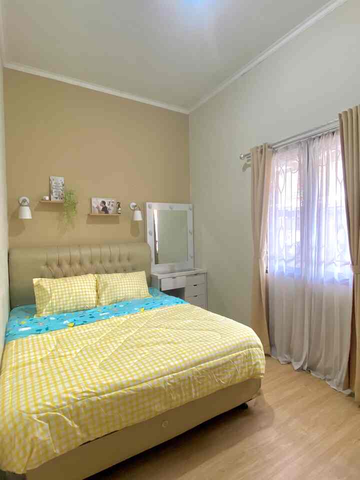 Bedroom minimalis ukuran 2,5 x 4 m dengan nuansa beige yang lembut dan sentuhan sprei berwarna cerah 🤗

#bedroom #kamartidurmungil #inspirasikamartidur #kamarminmalis