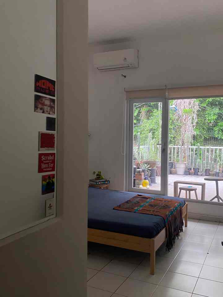 My fav room is deffo my bedroom. Tempat dimana aku dan keluarga bisa istirahat, ngelupain semua kerjaan sejenak.

#myfavoriteroom #myhousestory #myfavoriteitems #rumahjakbar #livingwithkids #rumahsiagabanjir #minimalist #tinyroom