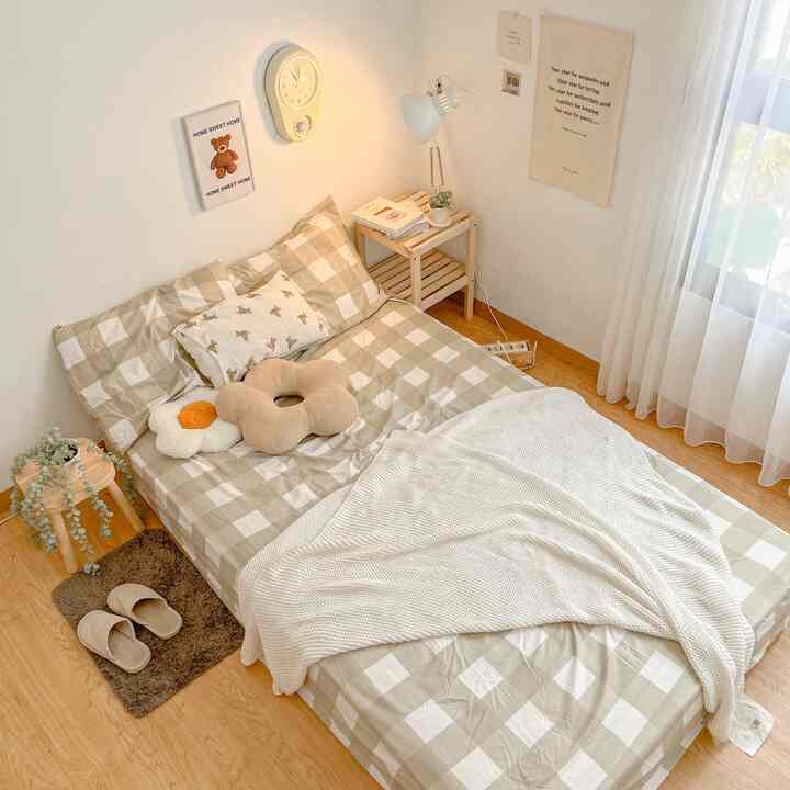 Small room 3x3m
Selalu aku ubah2 dekorasinya 😍. Tapi tetap dg warna warna yg aku banget 🤎🤍.

#smalldecorations #dekorationinspo #hiasanrumah #pernakpernikkamar #koreanstyleroom #kamarkorea