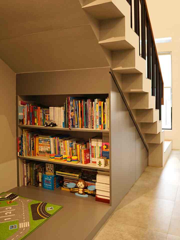 • Favorite Room •
Salah satu ruangan favorit di RFL House ini adalah ruangan mini di bawah tangga yang dijadikan sebagai mini playroom & home library.
Sebagai keluarga dengan anak kecil di rumah, ruangan ini menjadi salah satu ruangan yang paling sering kami gunakan setiap harinya, terutama pada sore hingga malam hari yaitu saat dimana kami bisa melakukan quality time bersama anak 😁
Jadi tidak perlu ruangan yang besar untuk dapat menikmati waktu berkualitas bersama keluarga, ruangan kecil yang merupakan area bawah tangga ini juga dapat memberikan dampak besar bagi keluarga kita 😁
Semoga menginspirasi ya 😁

#myfavoriteroom #myhousestory #myfavoriteitems #homelibrary #kidsplayroom #homeplayroom #kidsroom #playroominspiration #homelibraryinspiration #kidsroomdesign #kidsroominspiration