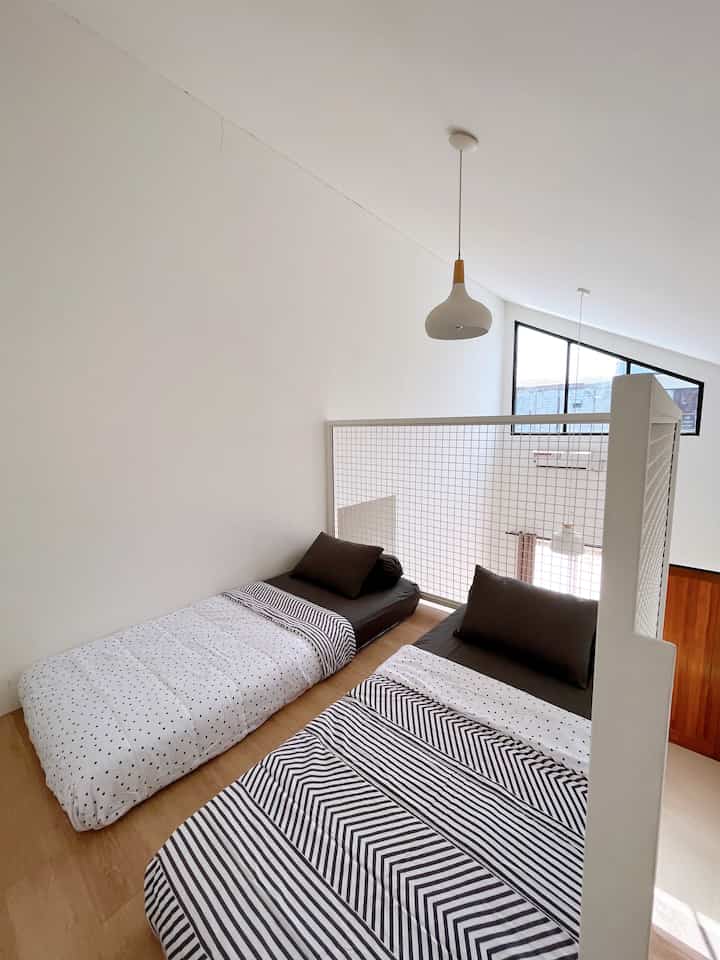Mezzanine yang dijadikan kamar tidur untuk anak-anak yang hanya diisi dengan 2 kasur berukuran 90x200cm agar ruangan ini tetap terlihat clean 🤍

#inspirasikamar #kamaranak #dekorasikamar #kamarsimple #dekorasirumah #inspirasirumah #kamartidur #japandi #scandinavian #rumahcluster #rumahsegaris #rumahdeveloper #depok