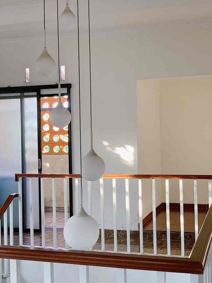 Situasi pagi hari di rumah.. yang aku foto ini area lantai 2 ~
#minimalis #rumah2lantai #interiorminimalis #areakoridor #minimalist #semarang