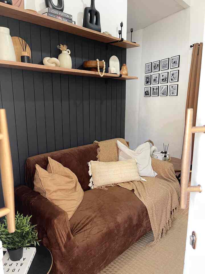 POV jadi tamu di #rumahmungil ini 😁✨

#tinyhouse #tinyliving #nevertoosmall #livingroom #ruangtamu #warmandbold #minimalistbold #66sqm #Bandung #rumahcluster #decorlowbudget #aesthetic #zarraawwrr