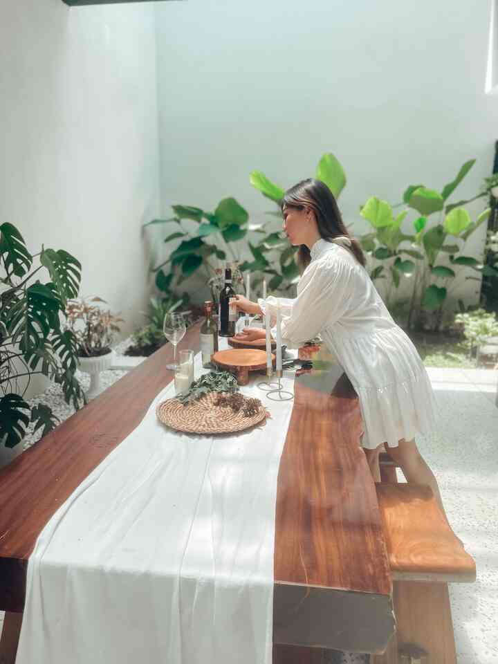 ✨屋外テーブルセッティング✨

子どもたちが下校するのを待っている間に、親しい友達のクリスマスイベントのためにテーブルの準備をしましょう 🤣😄😝 。


#美的部屋 #aesthetichomedecor #homestyling #semioutdoor #hallway #japandi #tropicalmodern #cikarang