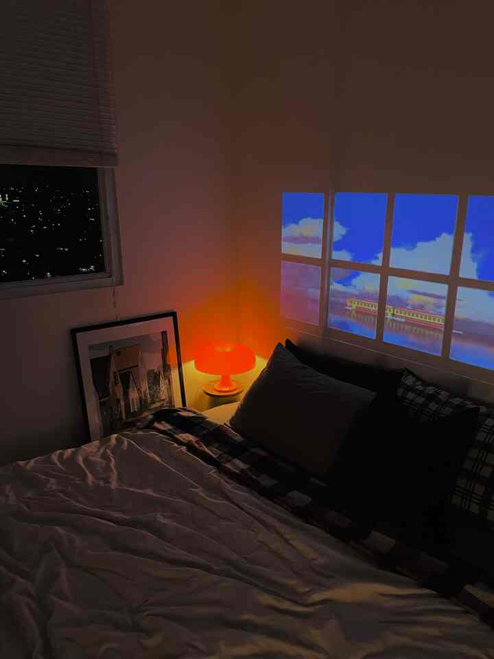 Suasana malam dikamar ✨ goodnight
#nightvibes #tinyapartment #apartmentdecor #bedroom #roomdecor #ambiencelight #selasarapt #kamarestetik #screenprojector 