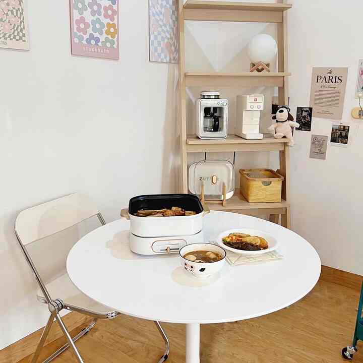 Salah satu benda penting di ruang makan & dapur ku adalah Multi cooker ini. Gampang banget dipakai kalau mau ngegrill & shabu-shabu di meja makan. bentuknya estetik, tinggal sambungkan ke listrik tidak perlu pakai gas. aku jg pakai trolley biar gampang buat mindahin piring dan bahan-bahan makanan untuk di grill di meja makan 🥘

#kitchenstyling #kitchendecorideas #kitchenmakeover #diningroom #mejabundar #informa #hazealnut #coffeemaker #kels #multicooker #komporlistrik