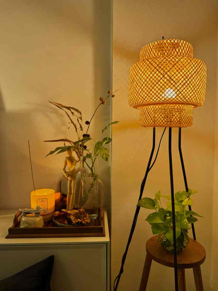 Fragrance corner, can also be a decoration.
#nightvibes #selasarapt #tinyapartment #apartmenttherapy #roomdecor
