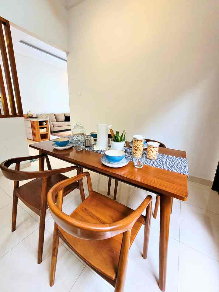 Gabungkan unsur-unsur Jepang dan Skandinavia dalam desain interior Anda untuk menciptakan estetika yang damai dan minimalis. Dengan sentuhan barang dekoratif yang sederhana dan alami, menciptakan keindahan Japandi menjadi lebih mudah. 🌿
Seluruh item dekoratif harus tetap fungsional dan mama peroleh melalui e commerce
🏡 #StylingJapandi #DesainInteriorEstetik #decorativeitems #homestyling #homedecor