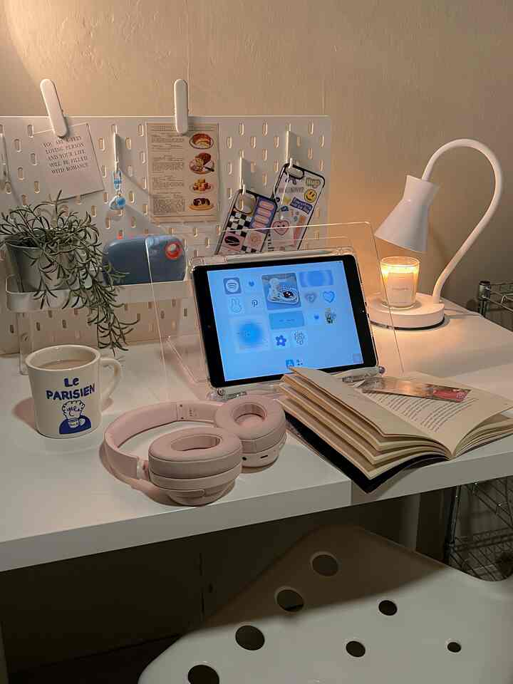 situasi malam🌙🌟

#deskdecor #mejabelajar #mejakerja #nightvibes #dekorasimejakerja #roomdecor