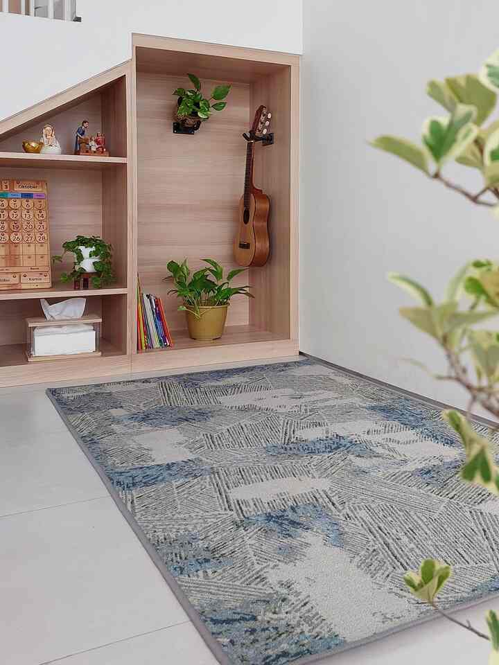 Banyak cara untuk membuat rumah menjadi nyaman. Untuk ruang keluarga ku ini, aku menggunakan karpet sebagai dekorasi. Juga sebagai tempat bersantai seluruh keluarga.

Karpet ini berukuran 100x150cm dan aku dapatkan dengan harga yang sangat terjangkau yaitu sebesar 140rb.

Motifnya cantik dan terasa pas untuk menjadi bagian dari ruangan ini.

#FancyBudgetMinim
#LowEffortFancy
#SpillDecorLowBudget
#karpetlowbudget #familyroom #lowbudgetitemathome