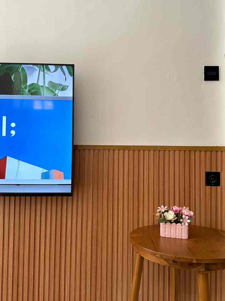 wallpanel aksen kayu ini membuat living room menjadi semakin hangat, harganya cukup affordable dan design nya juga aesthetic ✨
#FancyBudgetMinim #LowEffortFancy #SpillDecorLowBudget #Japandi #JapanScandinavian #Homedecor #Rumahminimalis