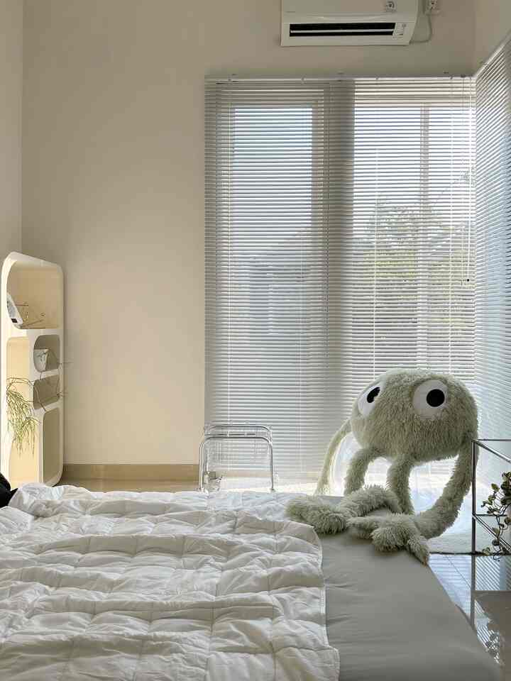 Ini adalah hasil makeover keduaku 👀

Inspirasiku untuk styling korean bedroom yang clean & minimalis bermula saat aku mulai mutualan dengan teman-teman kreator di instagram khususnya creator dari korea.

Sejak akhir tahun lalu aku melalukan slow makeover secara mandiri yang bertahap dan pasti. 

#selfinterior #selfrenovation #selfmakeover #DIY #minimalist 