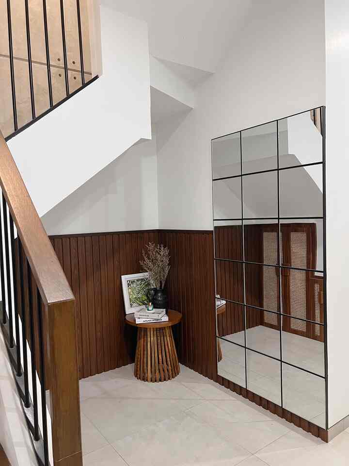 Halo sahabat Ohouse!

Salam kenal dari area bawah tangga yg baru beres di dandanin tipis2,,
Buat jadi ruangan mushola sama OOTD kalau ada tamu,,
Yuk mampir tetangga online 🤍

#bawahtangga
#mushola
#favoritespot
#OOTDspot
#modern
#minimalis 
#bandung
#home