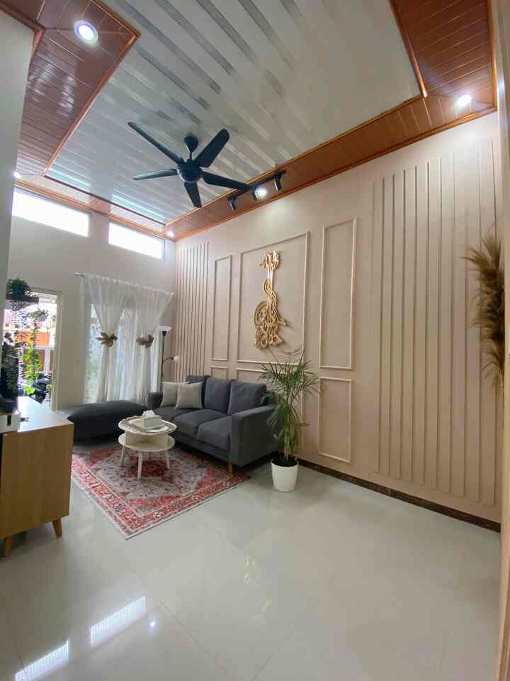 Dinding warna natural namun tetap fancy. Untuk dekorasi dinding kami pilih menggunakan wallmoulding dan wallbatten yang hits beberapa tahun belakangan ini. Kami hanya perlu mengeluarkan budget 2 juta untuk make over dinding ini. Menurut kami worth it dengan material yang kuat seperti ini.

#fancybudgetminim #lowbudgetfancy #spilldecorlowbudget #dekorasiruangtamu #dekorasirumah #tipsdekorasi #idedekorasi #homeinspiration 
