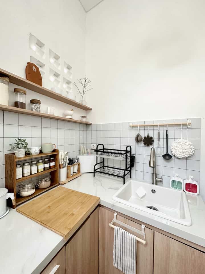 Dapurnya terlihat dekat 🫶🏻

#inspirasidapur #kitchenidea #kitchen #minikitchen #dapurmungil #dekorasidapur