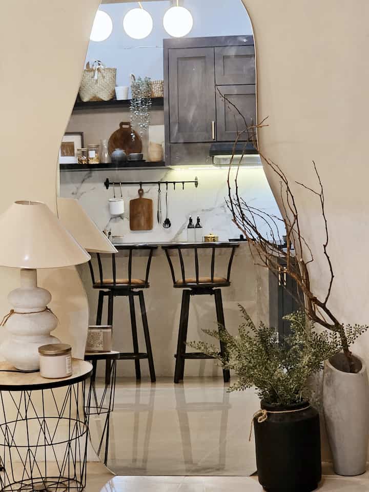 Ikon, Karakter, dan Jiwa Rumah.. Inilah area dapur YY dengan konsep modern klasik. Sudut paling favorit saya sejauh ini. Dapur impianku. Semoga bisa menginspirasi anda.. ♥️

#myhomejourney #ceritarumahku #myfavoritroom #kitchenarea #kitchen #modernclassickitchen #modernclassic #home