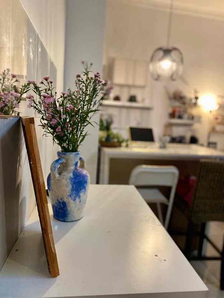 Sebetulnya tidak ada tema utama/core style dari rumah kami atau bisa disebut ‘Mix Style’.

Kami menggunakan banyak atau campuran tema pada tiap ruangan☺️

#roomdecorinspo #homedecorinspo #mixstylehome