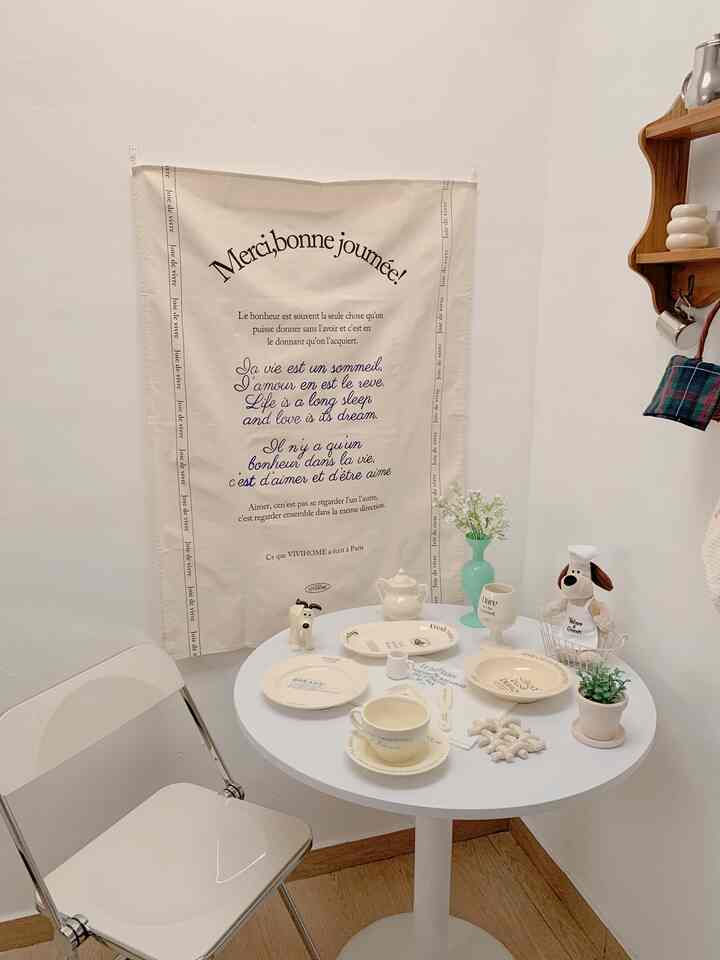 Lagi iseng jajarin tableware lucuu 🤍

#ruangan #ruangankecil #homedecor #decor #ministudio 
#koreanroom #room #decoration #koreanstudio