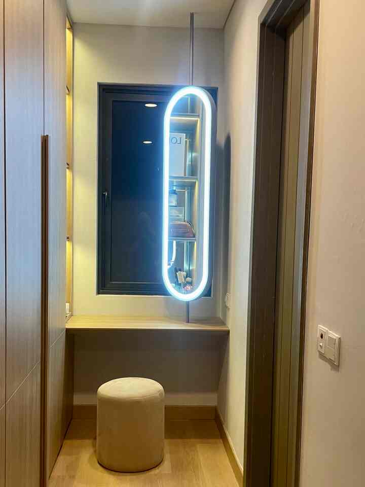 Vanity area - custom wardrobe, table & vanity mirror by Tre Studio

#VanityArea #MirrorDesign #BSD #RumahCluster #Homestyling #Japandi #Minimalist 