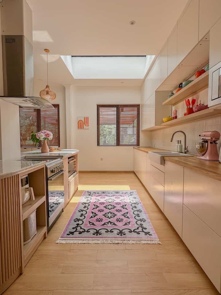 Ruangan paling berwarna dirumah yang mayoritas berwarna putih dan bernuansa kayu terang ini adalah ruangan dapur. Sengaja aku bermain dengan peralatan memasak warna warni yang cerah diruangan ini biar membangkitkan semangat memasak setiap hari.  Semua yang terpajang di kitchenset dan kitchen island adalah barang-barang yang benar-benar terpakai daily. Untuk barang-barang yang tidak digunakan sehari-hari, aku simpan rapih semua didalam kabinet. 

Satu ruangan lain yang bisa ditambahkan sedikit warna biasanya ruang keluarga dan ruang tamu Kali ini ruang tamu yang akan ditampilkan. Mengganti sarung bantal yang colour pop benar-benar memberikan nyawa baru diruang ini. 


#bringcolorstomyhome
#homecolorpalette
#homecolordesign
#scandinavian
#nordic
#japandi
#koreanhome
#arieskamarina