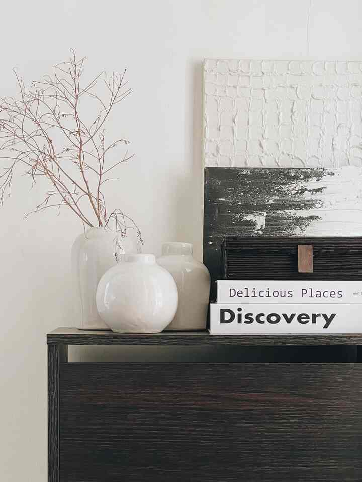 Selamat Malam O House!

Kami mau kasih inspirasi nih buat tetangga O House yang mau upgrade furniture nya. Ini #diy yang kami lakukan: menambahan rotan webbing kembang tanjung untuk cover rak sepatu kami.

Caranya mudah banget!
1. Ukur dulu rak sepatu atau rak baju yang mau kamu cover dengan rotan
2. Siapkan frame batangan sesuai dgn ukuran rak tersebut
3. Siapkan rotan yang ukurannya sudah disesuaikan dengan cover rak yang akan ditempel
4. Rekatkan rotan tersebut ke frame
5. Tempel frame yang sudah diisi dengan rotan, tempel menggunakan sealant putih

Alhasil furniture kamu tampak seperti baru lagi dengan menambahkan rotan di cover rak atau lemari kamu. Oh iya untuk motif lembaran rotannya bisa disesuaikan dengan taste kamu ya!

Selamat mencoba :)

#diy #rumahjapandi #rumahdeveloper #japandi #doityourself #diyhomedecor #lowbudgethomedecor #homedecorlowbudget #diylowbudget #decorlowbudget