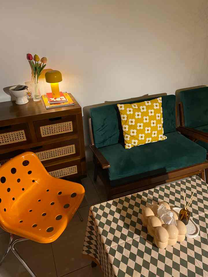 Menciptakan suasana ruang tamu yang hangat dan nyaman dengan pencahayaan minim ✨

#decorlowbudget #depok #rumahdeveloper #smallspace #decorativeitems #homestyling #roomstyling #homedecor #roomdecor #livingroomstyling #livingroomdecor #aestheticroom #livingroom