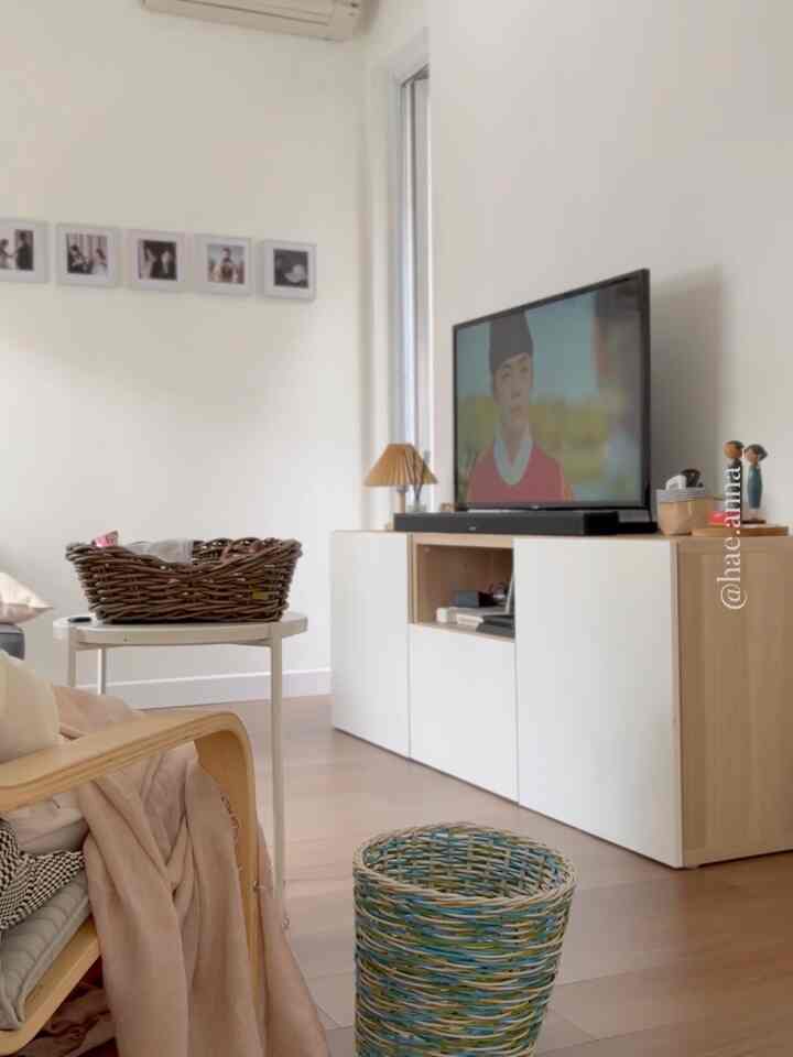 Green & red will not hurt 💚❤️ #livingroom #9sqm #77sqm #viroforms #haeanna #rattanbasket #lowbudget