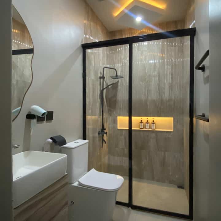 Pertimbangan yang perlu diperhatikan saat pemilihan sanitary, kenapa ? Karena pemakaian nya untuk jangka panjang. Tentu tidak boleh asal-asalkan.. nah ini rekomendasi yang aku pakai dan pemakaian nya sudah 2 tahun tidak ada kendala apa-apa. Berikut pertimbangan saat aku membeli sanitary : 

✅ harga yang terjangkau
✅kualitas bagus 
✅material high quality
✅size di sesuaikan kebutuhan

#wastafelputih #bathroom #kamarmandi #closetduduk 