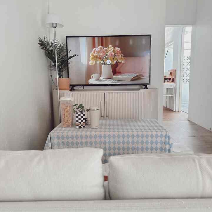 Weekend atmosphere in the morning playing playlist🎹🩶
#ikea #soderhamn #minimalis #whitewood #aesthetic