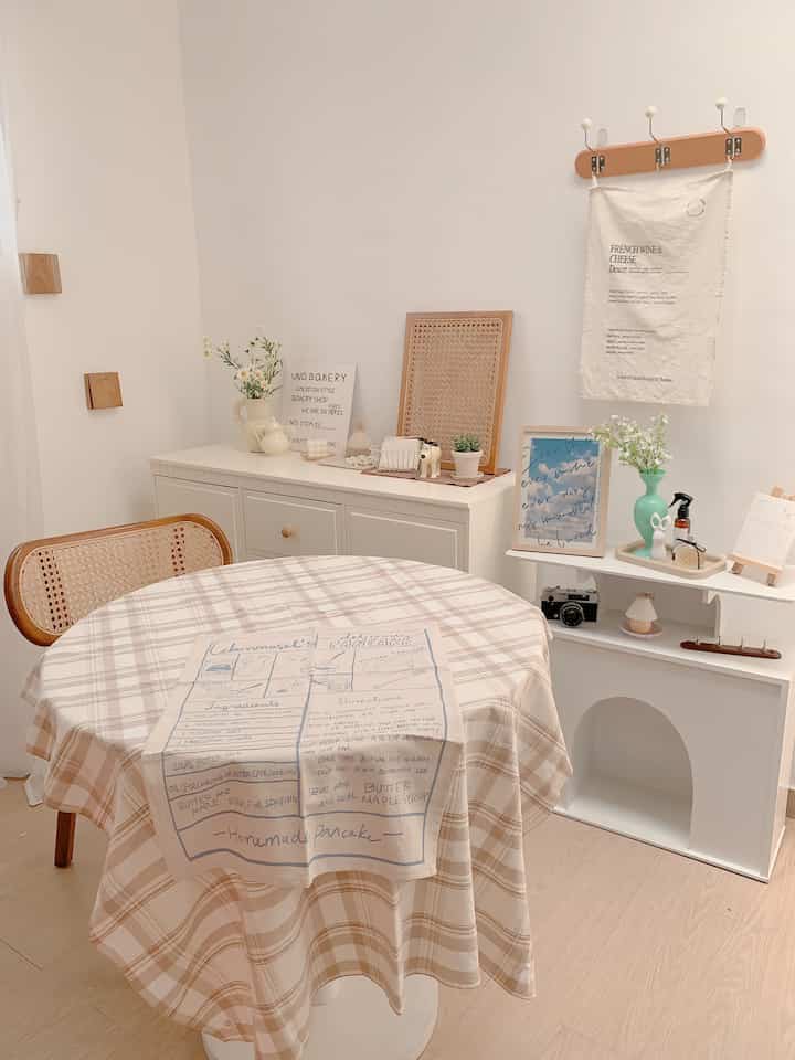 Dirumahku ini aku buat 1 ruangan khusus untuk ku jadikan sebagai mini studio. Studio ini ku gunakan biasanya untuk membuat konten. Dan distudio ini aku dekor korean vibes. Ukuran ruangan aku 3x3 🤍

#myhomejourney #ceritarumahku #myfavoriteroom #ministudio #koreanroom #koreanstudio 