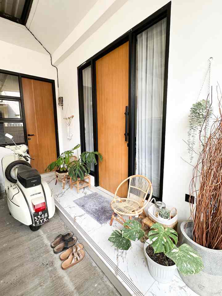 On the terrace in front of the door, rattan chairs and a mini rattan table are provided for friends or guests who visit for a while while having a nice cup of coffee/tea. There are also 2 sockets installed on either side of the window to charge your cellphone while relaxing or for other outdoor electrical needs.

#comfortable home #scandinavian #japandi #terasrumah #plantlovers