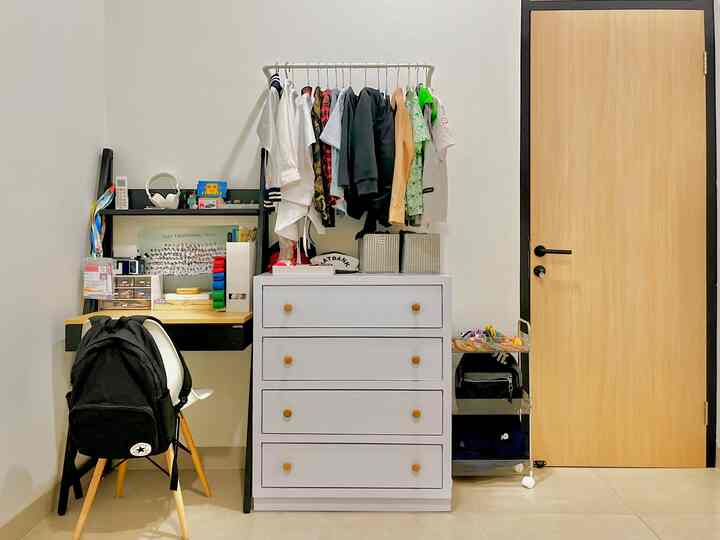 Brother Al's room🧑🏻

I don't have a bookshelf yet because all the books are kept at school but the old books are in the warehouse hehe..





#boysbedroom
#boyroom
#kid's room
#ikea
#thesmallmerchant
#minimalist