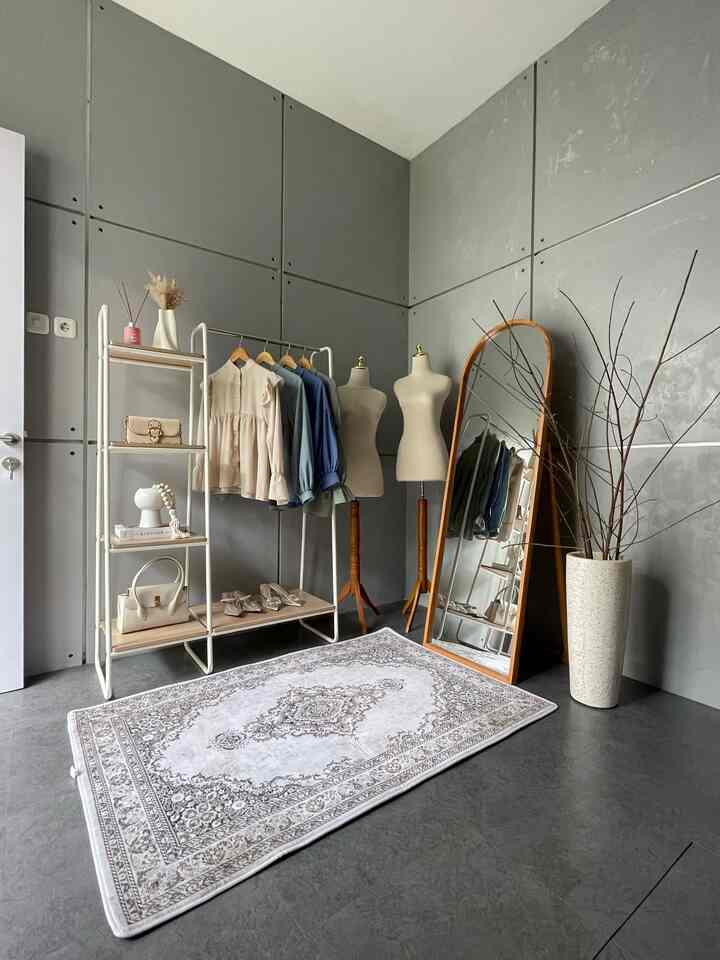An open wardrobe concept with a little styling using decorative knick-knacks makes this corner look beautiful & aesthetic. I added a dummy book, vase & diffuser on the shelf. Then add a terrazzo pot next to the mirror so that this corner looks even cooler. 🩶

#smalldecoration #decorationinspo #hiasanrumah #pernahpernikrumah
