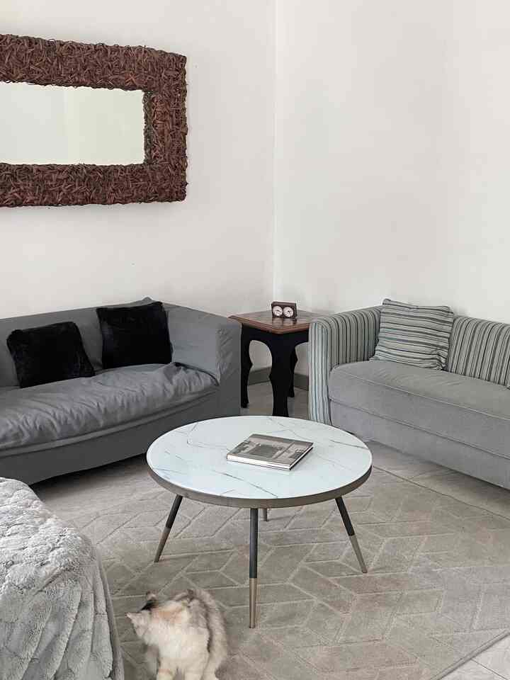 saya ingin menciptakan ambiance yang nyaman dan elegant dengan furniture bergaya modern. 😉 tips jika ingin melakukan make over ambiance tanpa memberikan kesan ramai :  play a  strong lighting game dengan 
lampu dan cahaya yang sesuai dengan style rumah atau ruangan mu 
#livingroomstyling #livingroomdecor #livingroommakeover #minimalist #elegant