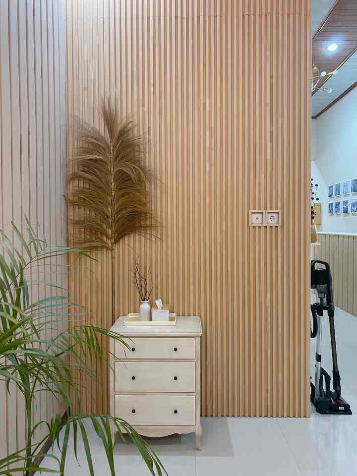 Pojok rumah serbaguna, kenapa serbaguna karena bisa alih2 fungsi, kami pakai WPC woodpanel karena dibalik dinding ini adalah kamar mandi, antisipasi kalau sewaktu-waktu dinding lembab😁

#roomdecor #roomideas #roominspiration #inspirasiruangan #homedcor #rumahidaman #rumahmodern 