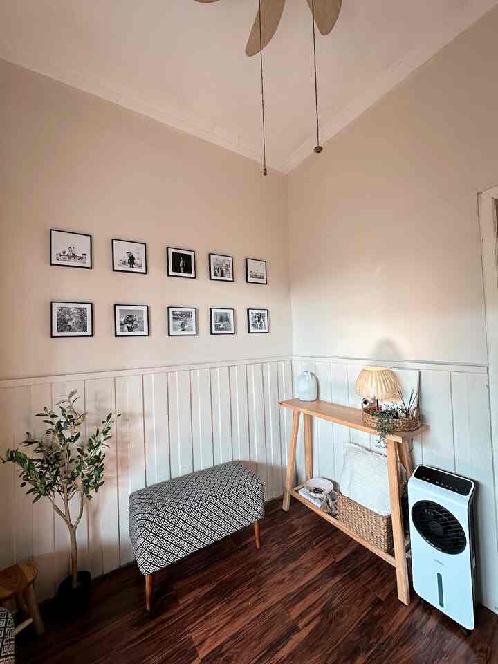 Tips for renovating a house from me, I see lots of references from various social media.
Because I don't use the services of architects or contractors here, so look for your own inspiration...
And my inspiration is American style houses, even though they're not completely similar, at least there's an accent there😆
#homewithoutarchitect #selfrenovation #DIY #diyhomedecor #tinyhome #minimalis