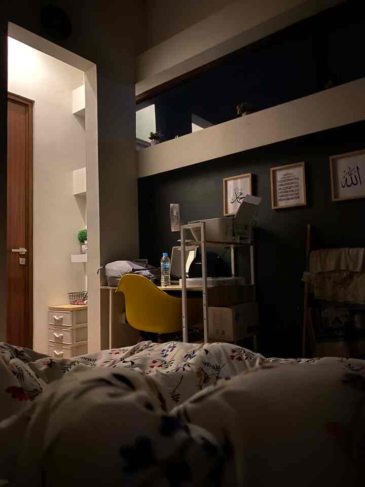 Suasana malam hari di pesona jiten

Klo malam hari suasananya lebih ke romantis ya
Lampu yg dominan kepada warna warm white membuat nuansa di malam hari nampak harmonis dan romantis
Mulai dari kamar tidur, ruang tamu,dapur, dan juga teras rumah

#NightVibe
#LightingIdeas
#LightingInspiration
#suasanamalamhari
#warmlight
