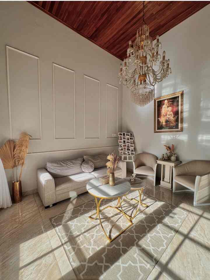 Pagi yang cerah ☀️


Salah satu keuntungan utama dari pintu kaca adalah sifatnya yang tembus cahaya, sehingga memudahkan cahaya matahari alami masuk ke dalam rumah. Tak hanya membuat rumah terasa lebih cerah dan luas, kami bisa menghemat listrik karena tidak perlu menyalakan lampu di siang hari.

Selamat pagi semua , selamat beraktivitas.

#morningview #rumahkontemporer #moderclassic #bekasi #livewithkids #golddecoration
