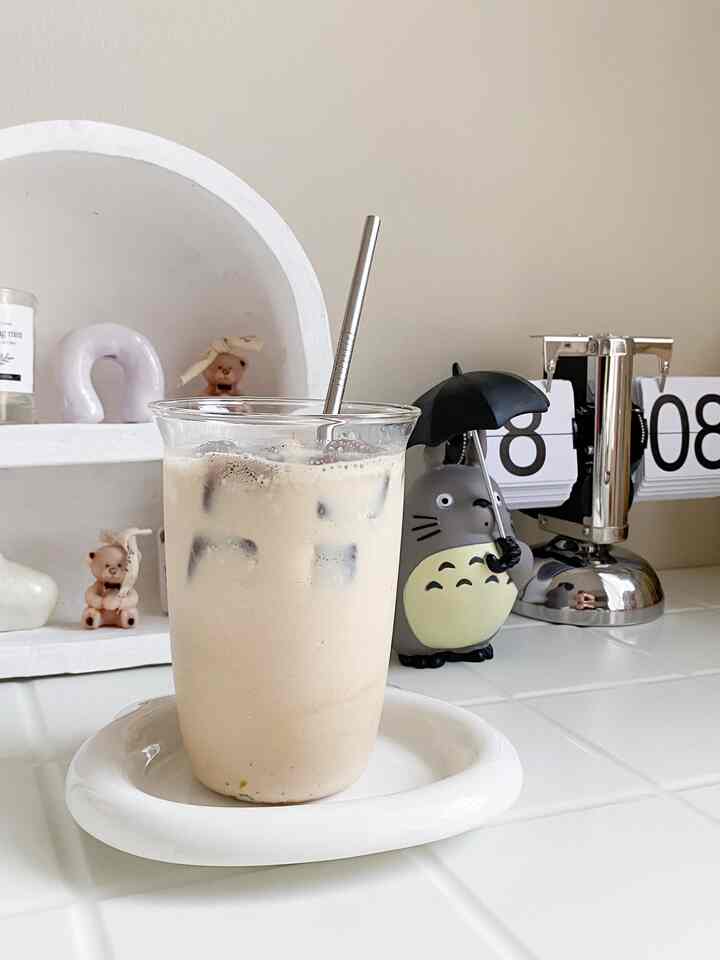 It's really hot... it's delicious to make cold milk coffee🧋✨

#icedcoffee #desktable #coffeecorner #weekendvibes