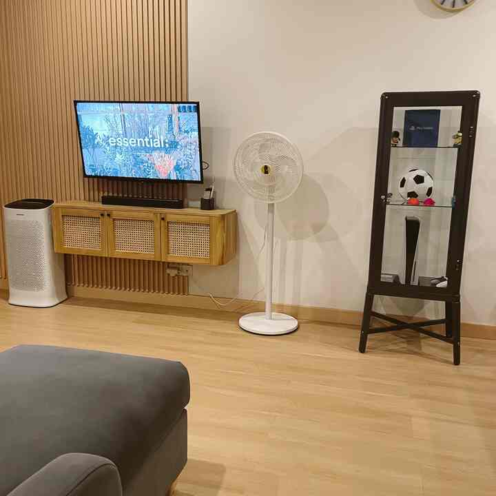 
Setelah melewati minggu berat, Deep cleaning is my theraphy. 
Senang ya menutup weekend ini dengan keadaan rumah bersih dan rapi.
Semangat menyambut senin kembali ❤️✌🏻



#japandi #homedecorinspo #roomdecorinspo #aesthetichomedecor #scandinavian #minimalistdecor #rumahminimalist #openspacehomedecor #minimalist #tinyhome #customfurniture #customkitchenset #customjapandi #80m2  
#openshelves #rumahcluster #rumahdeveloper #jaktim #decorlowbudget #rumahmungil #livewithkids #selfinterior #selfrenovation #selfmakeover  #rumahtanpaarsitek #aestheticroom #aesthetichomedecor #homestyling #kitchenstyling #kitchendecorideas #kitchenmakeover #LowBudgetKitchen #LowBudgetKitchenMakeover #LowBudgetKitchenInspiration #decorativeitems #roomdecor #homestyling #DekorasiKamarAnak #InspirasiKamaranak #KidsRoomStyling #Ruangkerja #WorkingSpaceMinimalis #NightVibe #LightingIdeas #LightingInspiration#KitchenRoomDecor #DiningRoomDecor 
#KitchenIdeas #DiningRoomIdeas
#KitchenInspiration #DiningRoomInspiration
#FancyBudgetMinim #LowEffortFancy #SpillDecorLowBudget #DeepCleaningWeekend #RotanforFurniture  #DecorKekayuan #DecorHematAesthetic #RumahKekayuanMinimalis