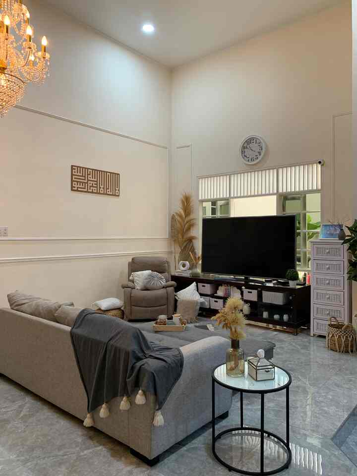 Kami mengusung tema rumah klasik modern .

Gaya rumah klasik modern adalah gaya yang bernuansa klasik tetapi dipadukan dengan gaya modern .

#rumahklasikmodern #klasikmodern 
#homedecorinspo / #roomdecorinspo 
#aesthetichomedecor